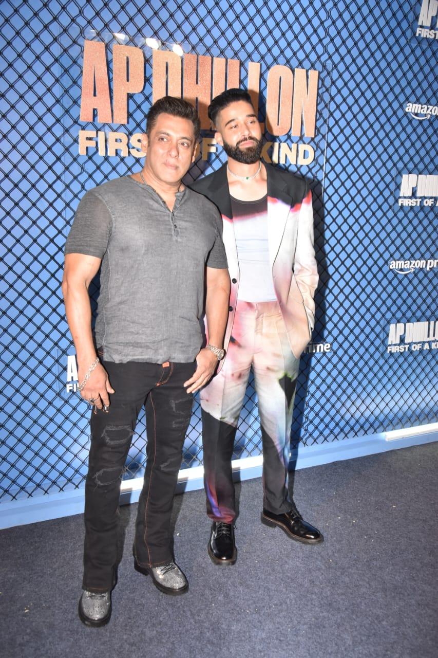His charismatic presence was felt throughout the evening, as fans and fellow industry professionals gathered to celebrate the occasion. His charismatic presence was felt throughout the evening, as fans and fellow industry professionals gathered to celebrate the occasion.